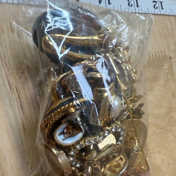 Vintage & Modern Gold Tone Jewelry Lot Mixed Earrings Brooches Pins Wearable - Picture 2 of 9